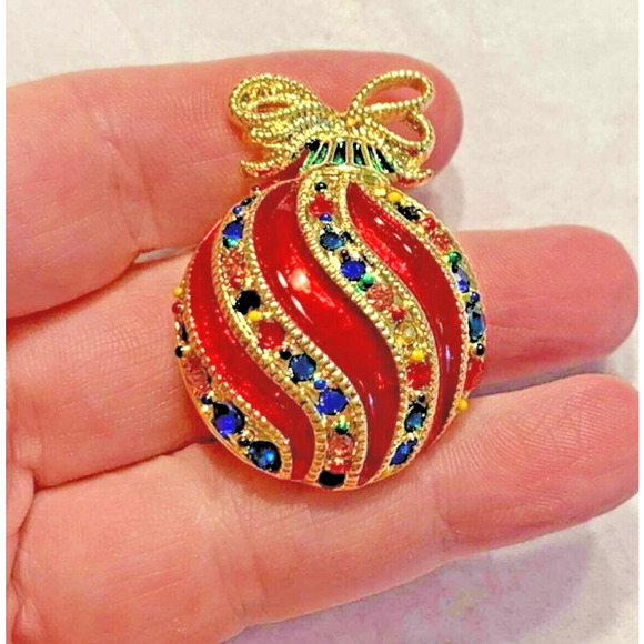 Christmas Ornament Brooch Festive Gold Holiday Pin Red Enamel Rhinestone Pendant - Picture 5 of 8